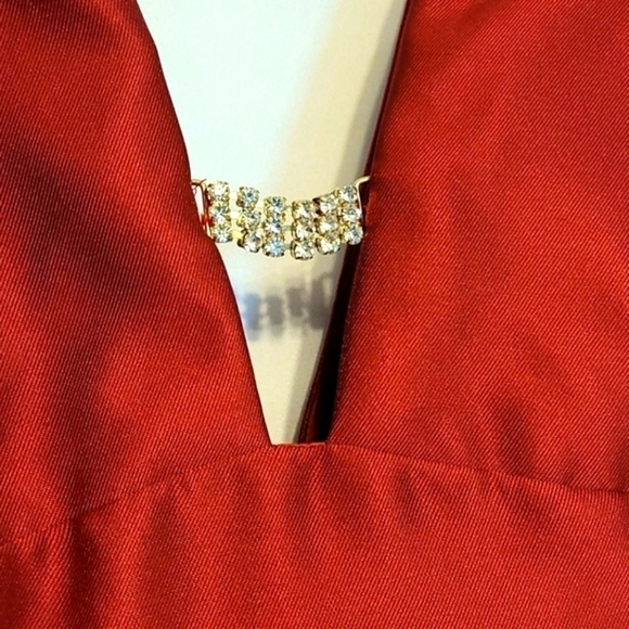 𝅺Nicole Miller Sleeveless Deep V Neck Gown - Picture 3 of 14